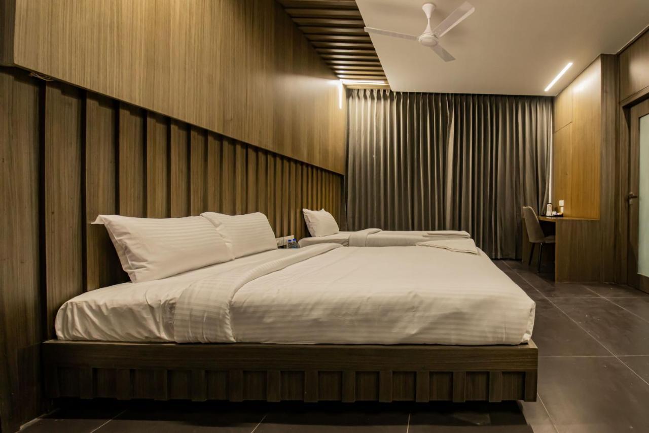 Rathna Residency - Near Us Consulate Hotell Chennai Exteriör bild