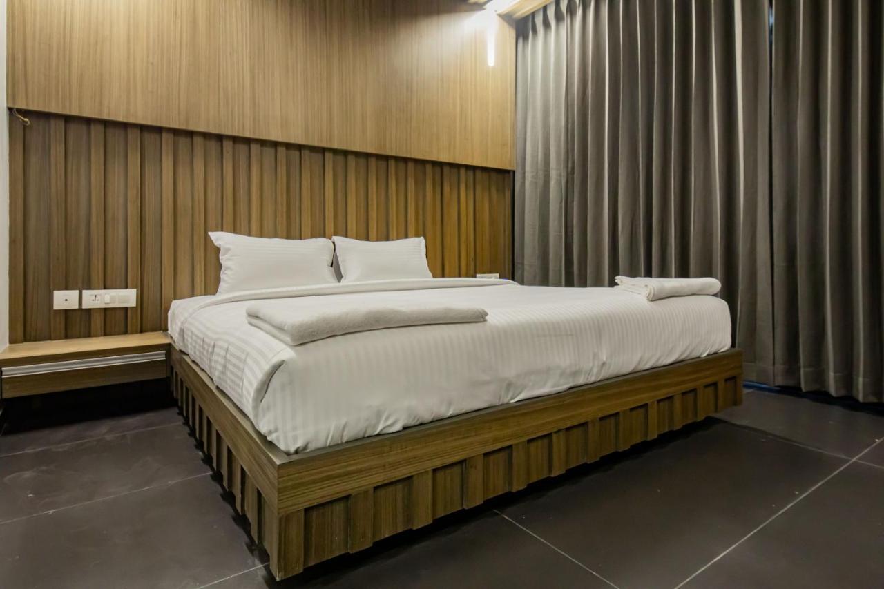Rathna Residency - Near Us Consulate Hotell Chennai Exteriör bild