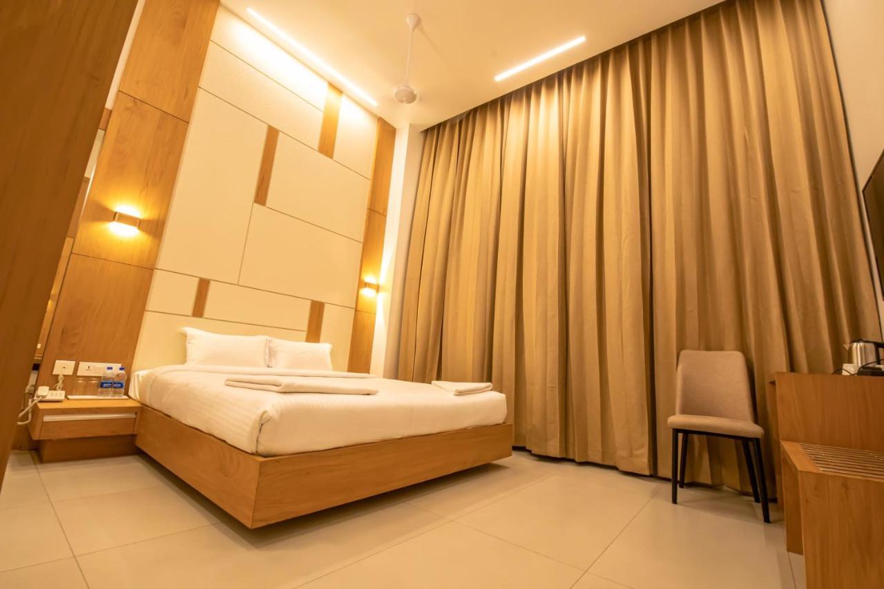 Rathna Residency - Near Us Consulate Hotell Chennai Exteriör bild