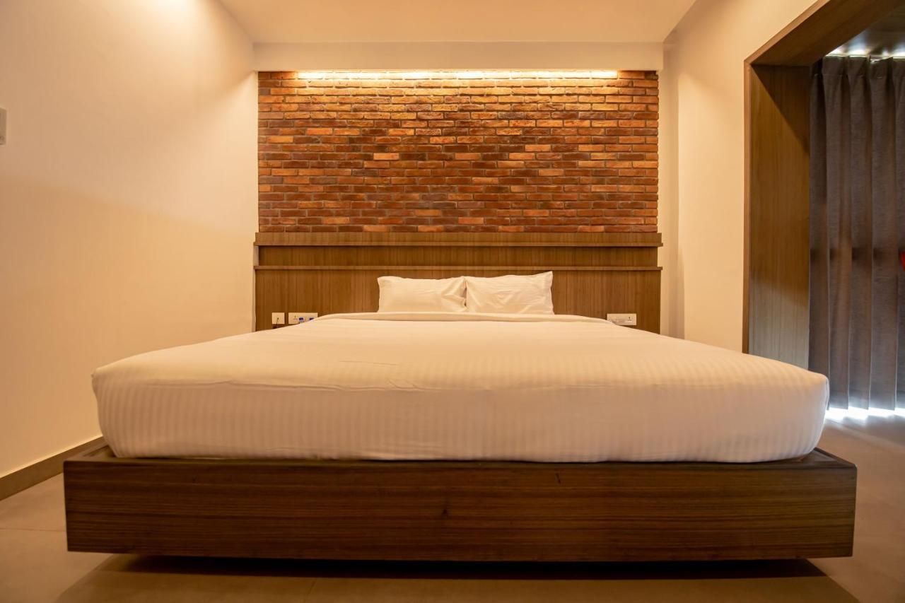 Rathna Residency - Near Us Consulate Hotell Chennai Exteriör bild