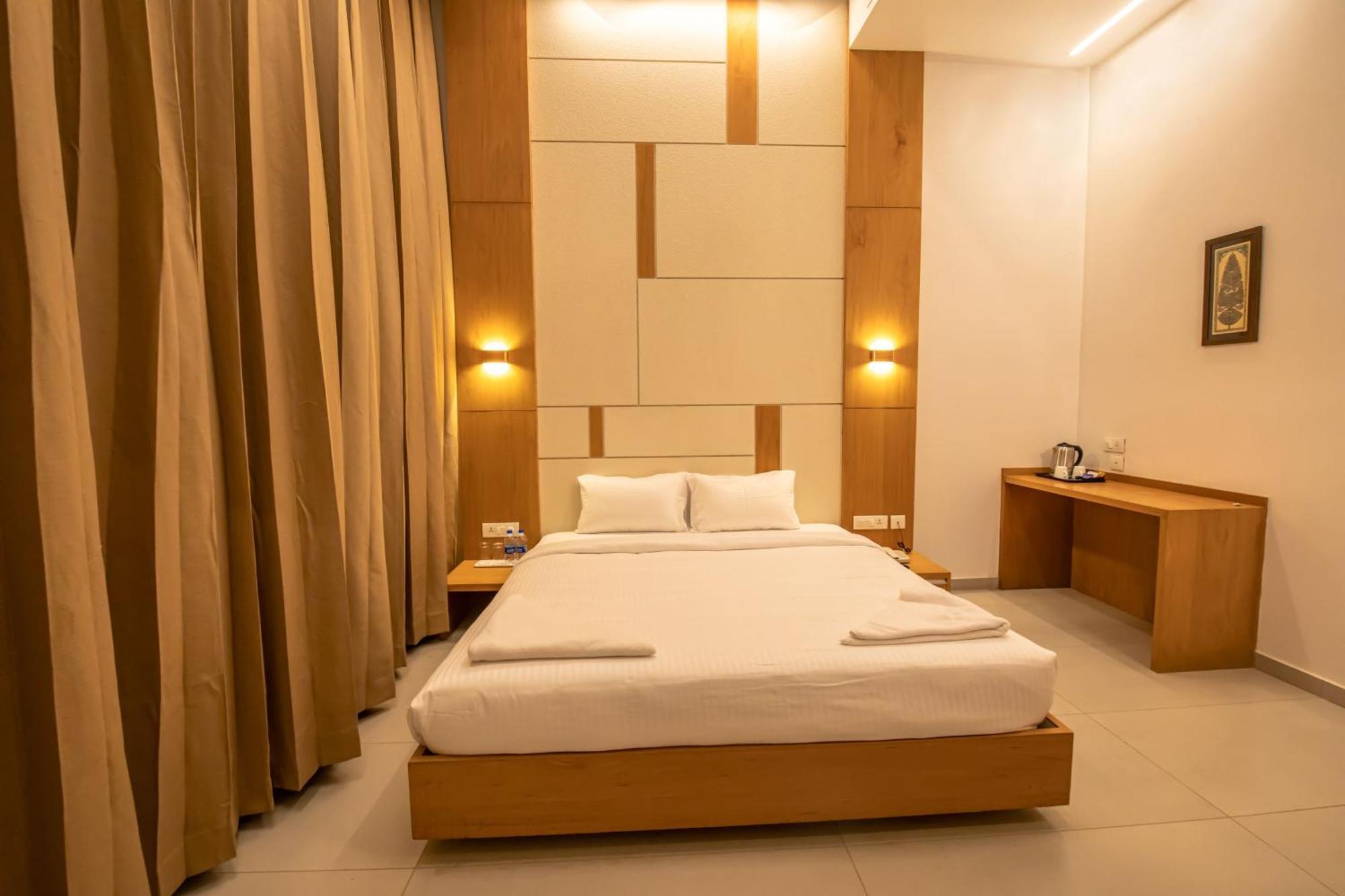 Rathna Residency - Near Us Consulate Hotell Chennai Exteriör bild