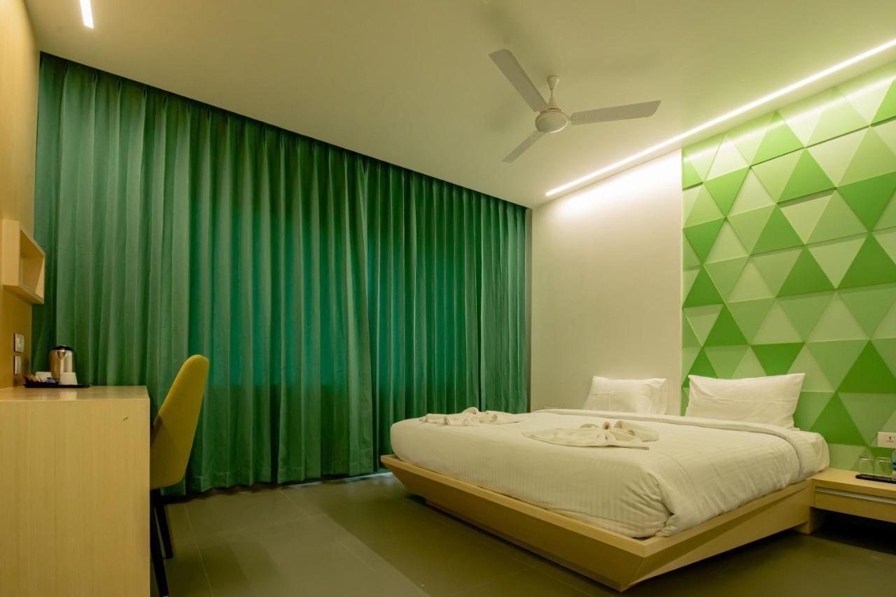 Rathna Residency - Near Us Consulate Hotell Chennai Exteriör bild