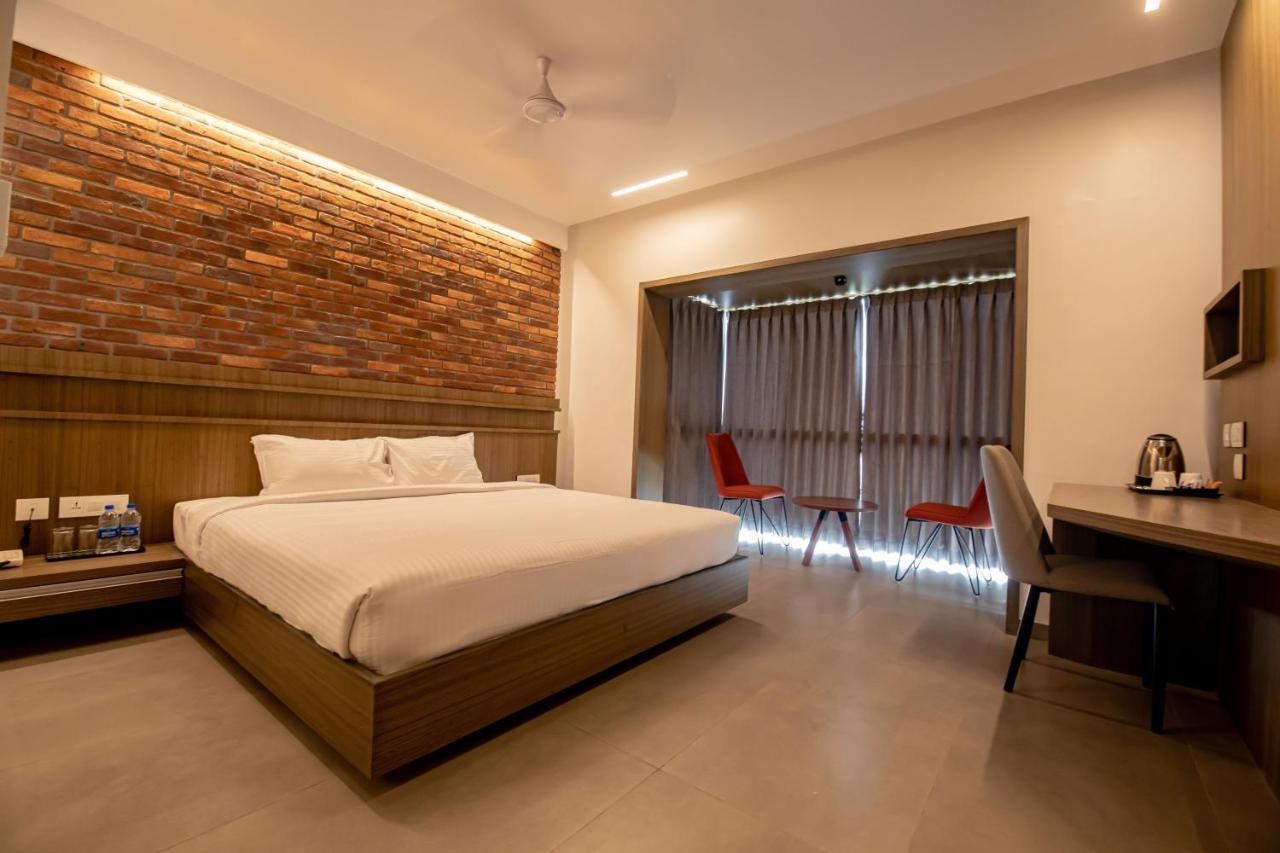 Rathna Residency - Near Us Consulate Hotell Chennai Exteriör bild
