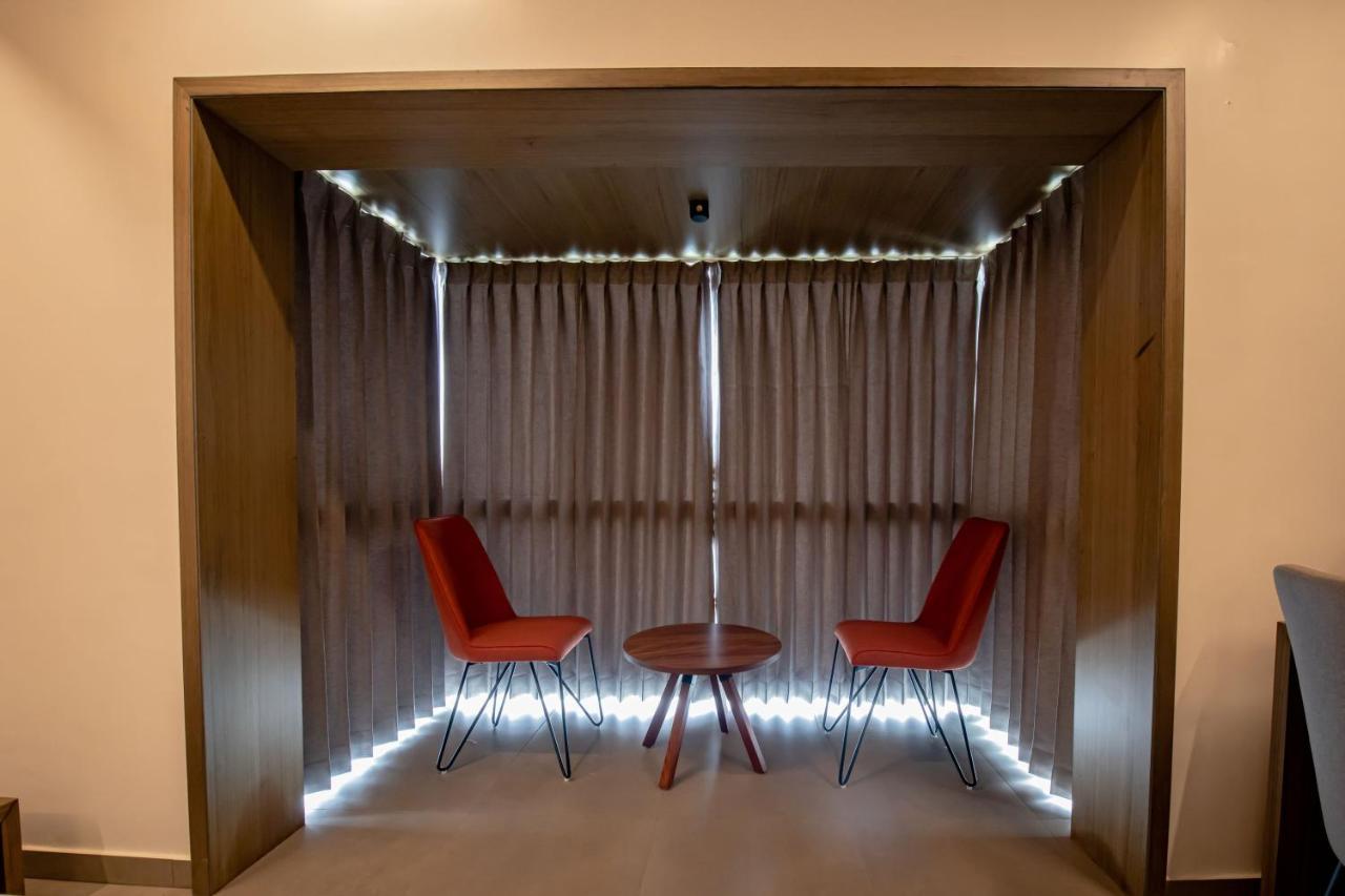 Rathna Residency - Near Us Consulate Hotell Chennai Exteriör bild