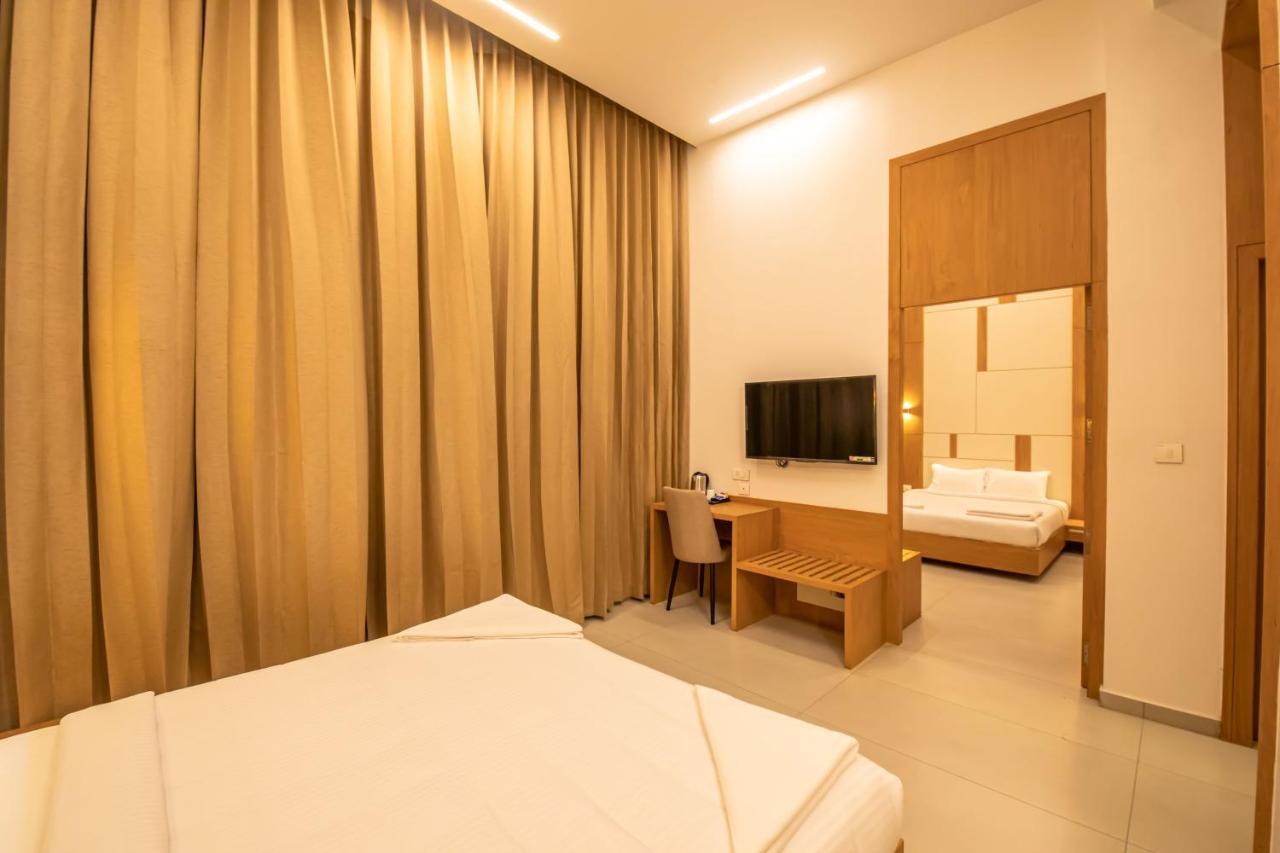Rathna Residency - Near Us Consulate Hotell Chennai Exteriör bild