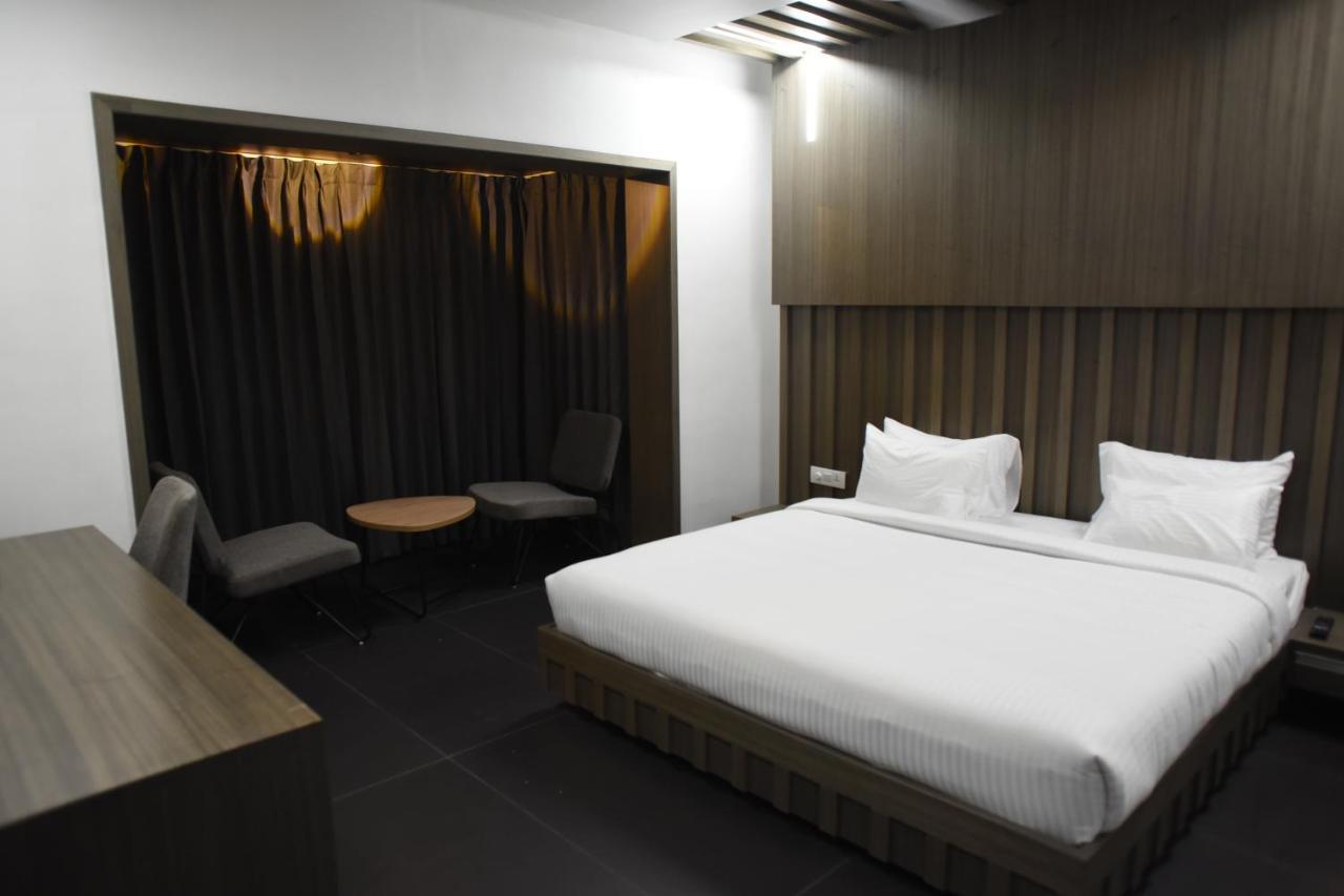 Rathna Residency - Near Us Consulate Hotell Chennai Exteriör bild