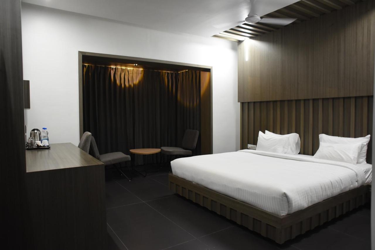 Rathna Residency - Near Us Consulate Hotell Chennai Exteriör bild
