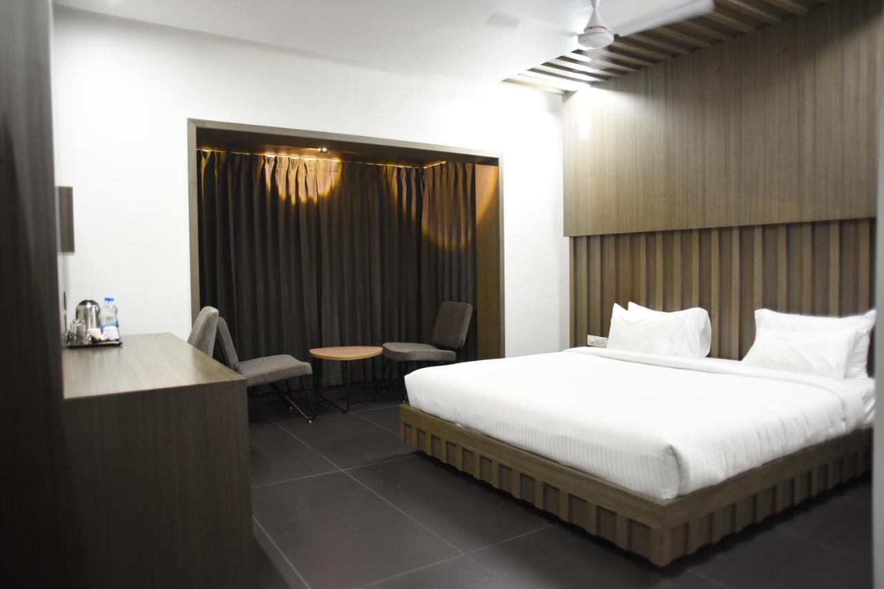 Rathna Residency - Near Us Consulate Hotell Chennai Exteriör bild
