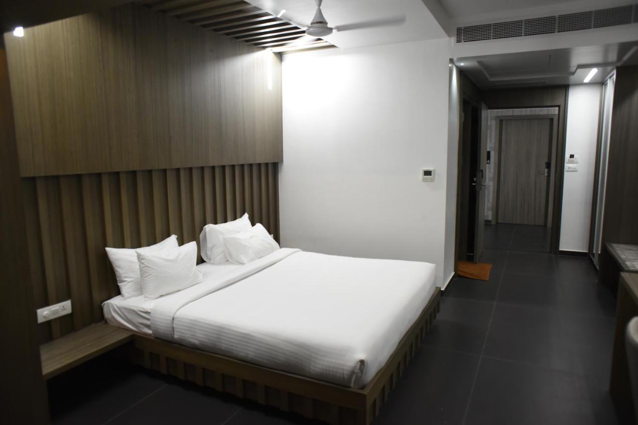 Rathna Residency - Near Us Consulate Hotell Chennai Exteriör bild