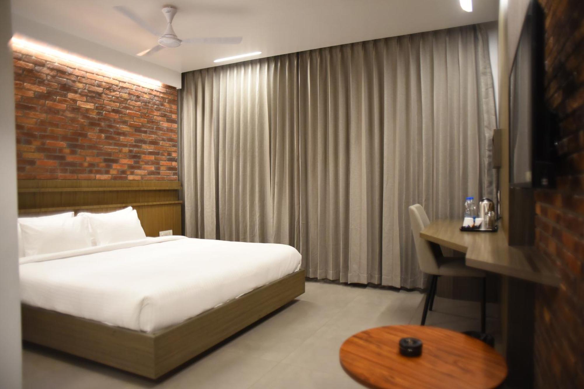 Rathna Residency - Near Us Consulate Hotell Chennai Exteriör bild